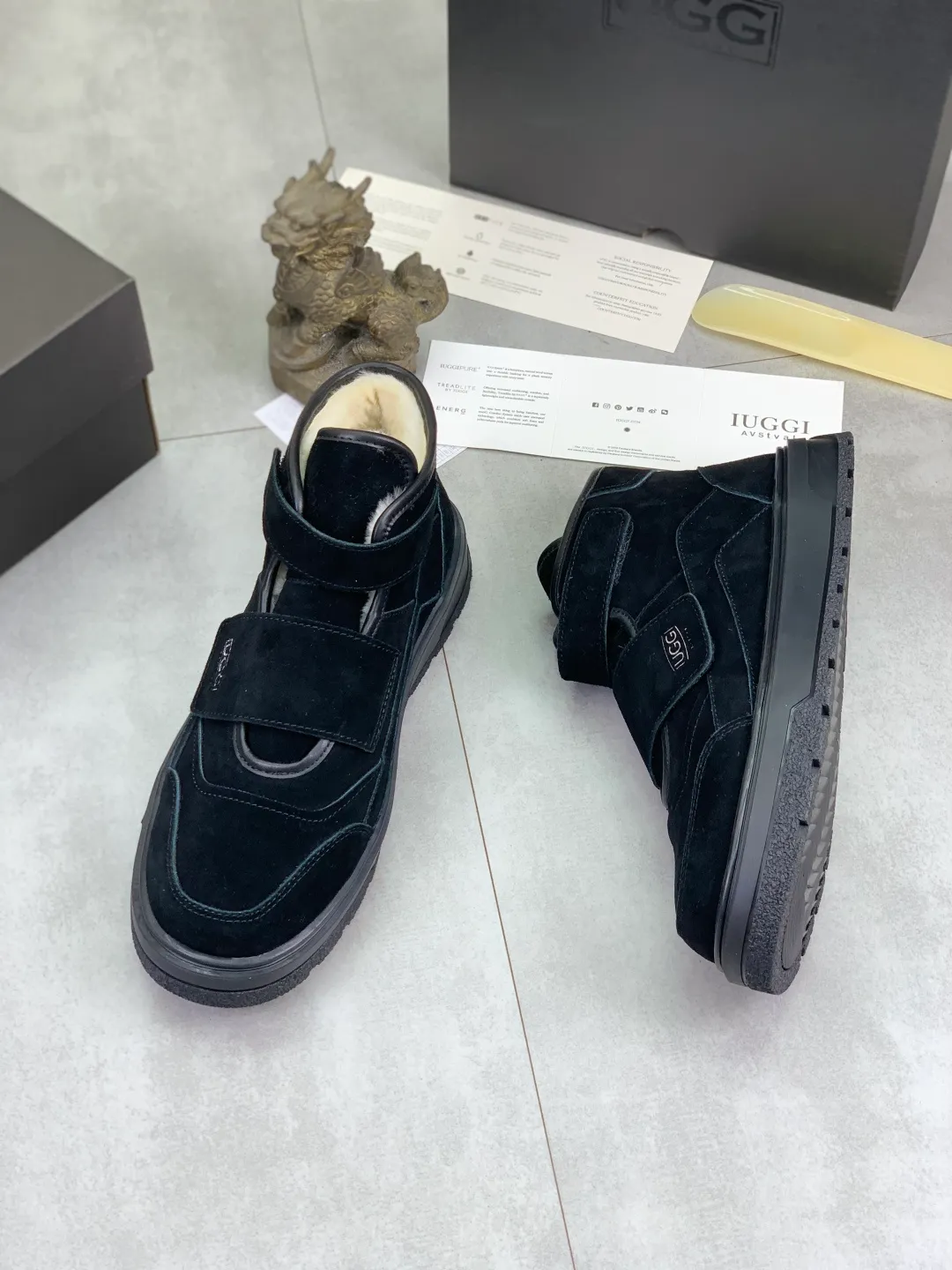 Men's shoes 💰P580 New arrival 🆕🆕🆕 26 New IUGGI Velcro men's shoes Fashionable and casual Velcro men's shoes. First layer suede cowhide + lining wool Rubber outsole Lightweight and non-slip Size: 39-44 Color: three colors